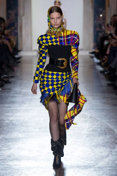 Look 30
